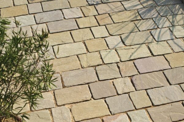 Raj Pave Setts