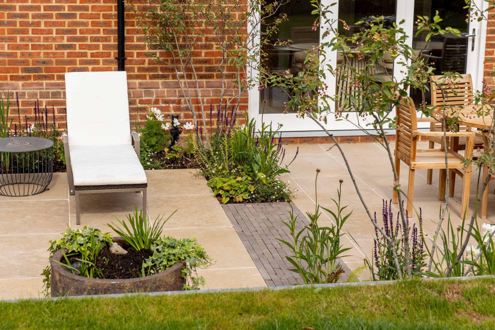 Dune Pearl Antique Limestone Paving - Image 11