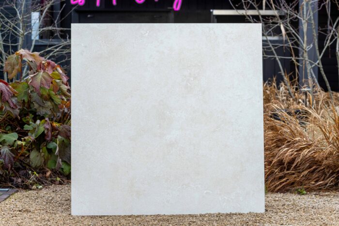 Aventi White